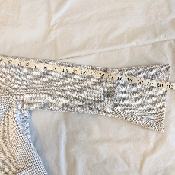 Like New Ann Taylor Factory Tweed Blazer Peplum Sleeves Size 2 - Picture 5 of 10